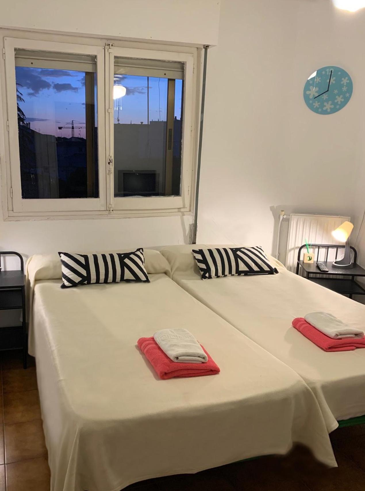 Hotel Y Restaurante Puerta De Aranda อารันดา เด ดวยโร ภายนอก รูปภาพ