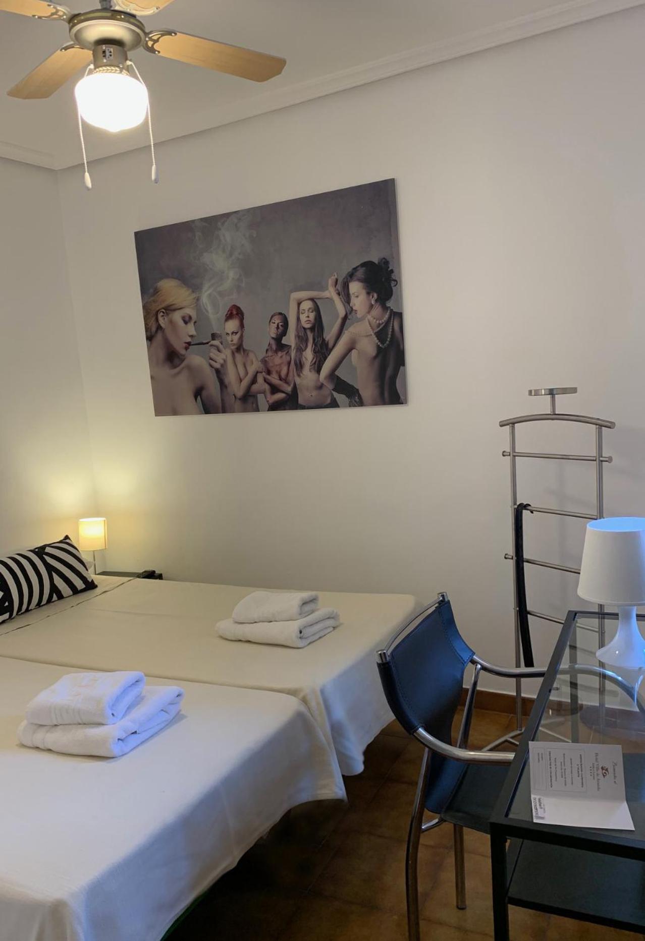 Hotel Y Restaurante Puerta De Aranda อารันดา เด ดวยโร ภายนอก รูปภาพ