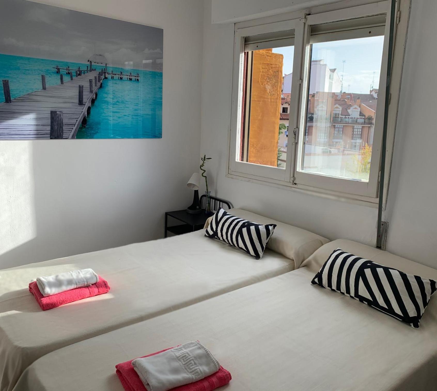 Hotel Y Restaurante Puerta De Aranda อารันดา เด ดวยโร ภายนอก รูปภาพ