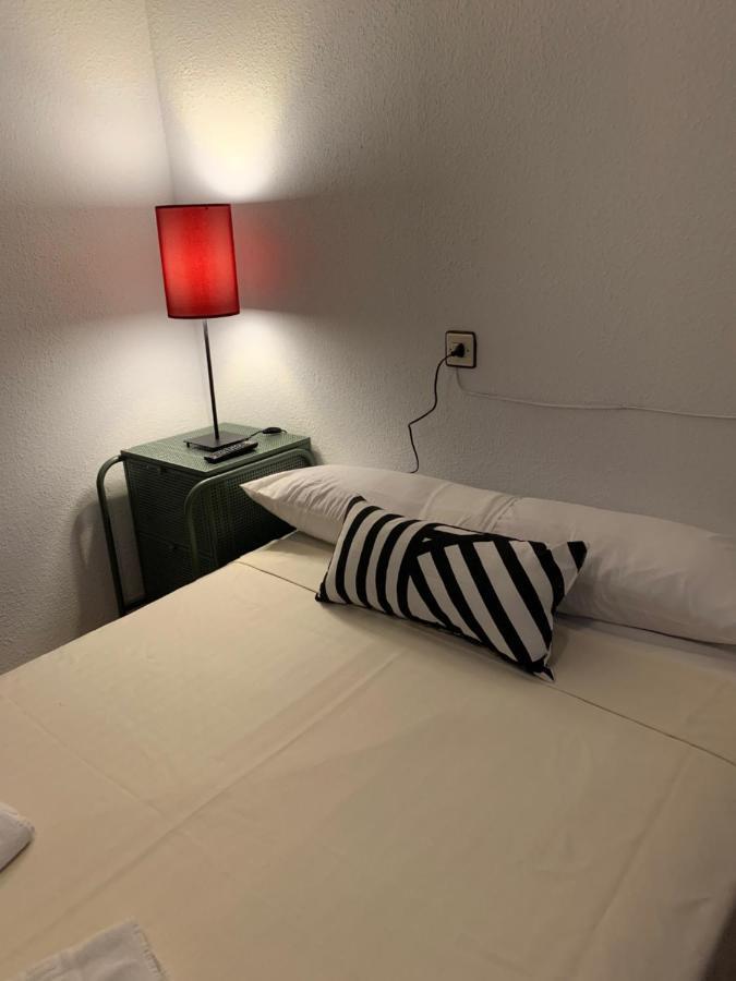 Hotel Y Restaurante Puerta De Aranda อารันดา เด ดวยโร ภายนอก รูปภาพ