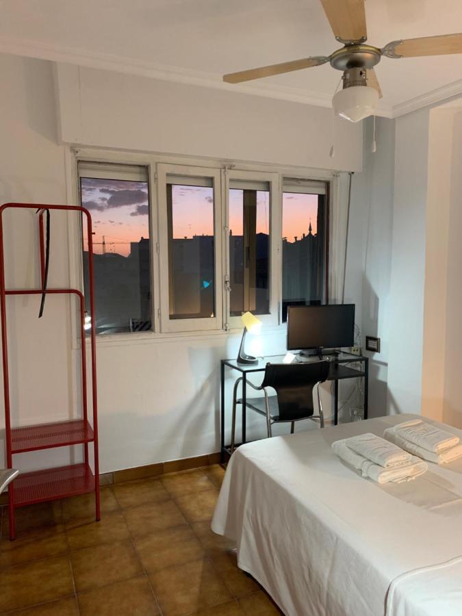 Hotel Y Restaurante Puerta De Aranda อารันดา เด ดวยโร ภายนอก รูปภาพ