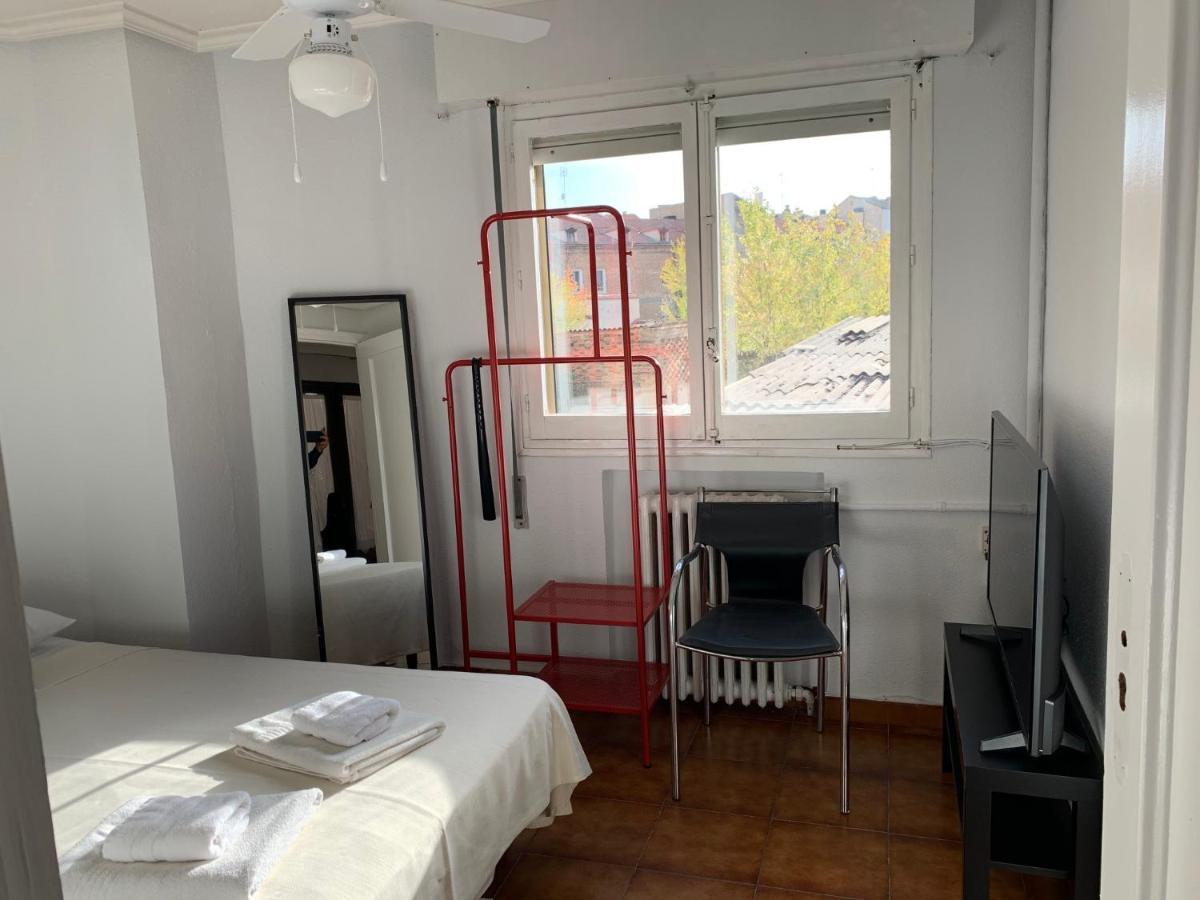 Hotel Y Restaurante Puerta De Aranda อารันดา เด ดวยโร ภายนอก รูปภาพ