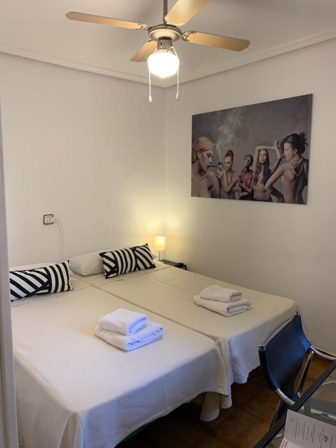 Hotel Y Restaurante Puerta De Aranda อารันดา เด ดวยโร ภายนอก รูปภาพ